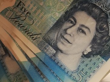 новости Великобритании фунты стерлингов