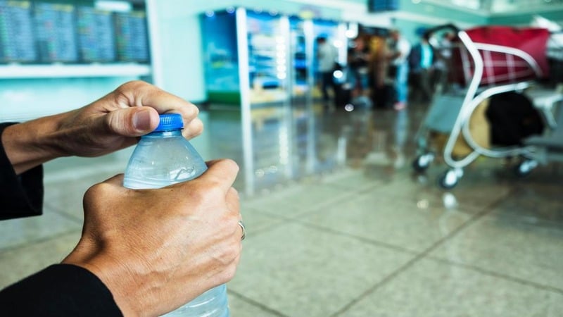 Покупки в аэропорту 1 Бутилированная вода 1