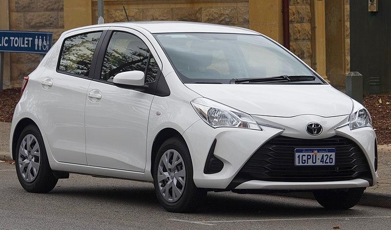 1560703362_800px-2018_toyota_yaris_ncp130r_ascent_5-door_hatchback_2018-10-01_01.jpg